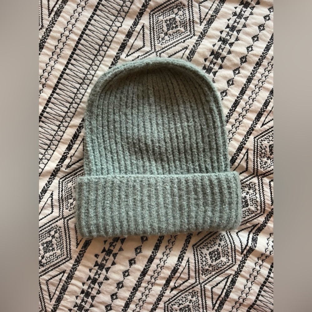 Stradivarius mint beanie
